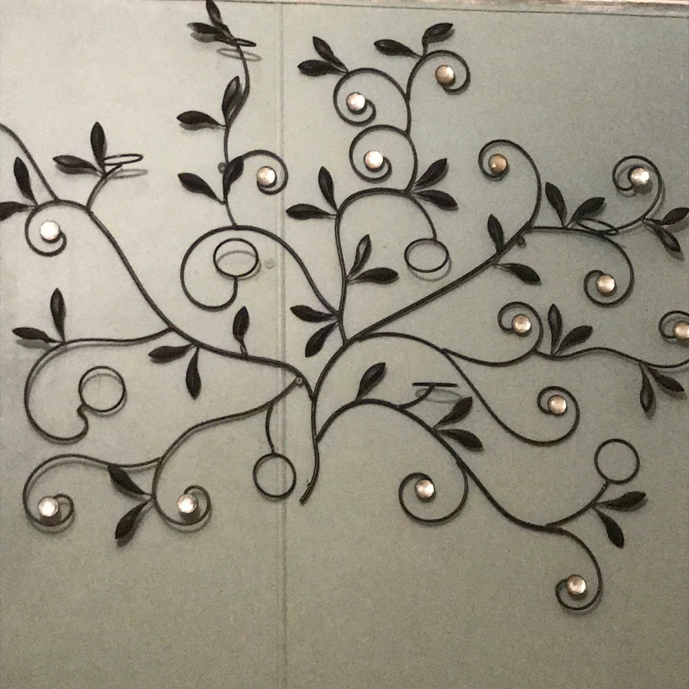 Black wrought iron tree decor